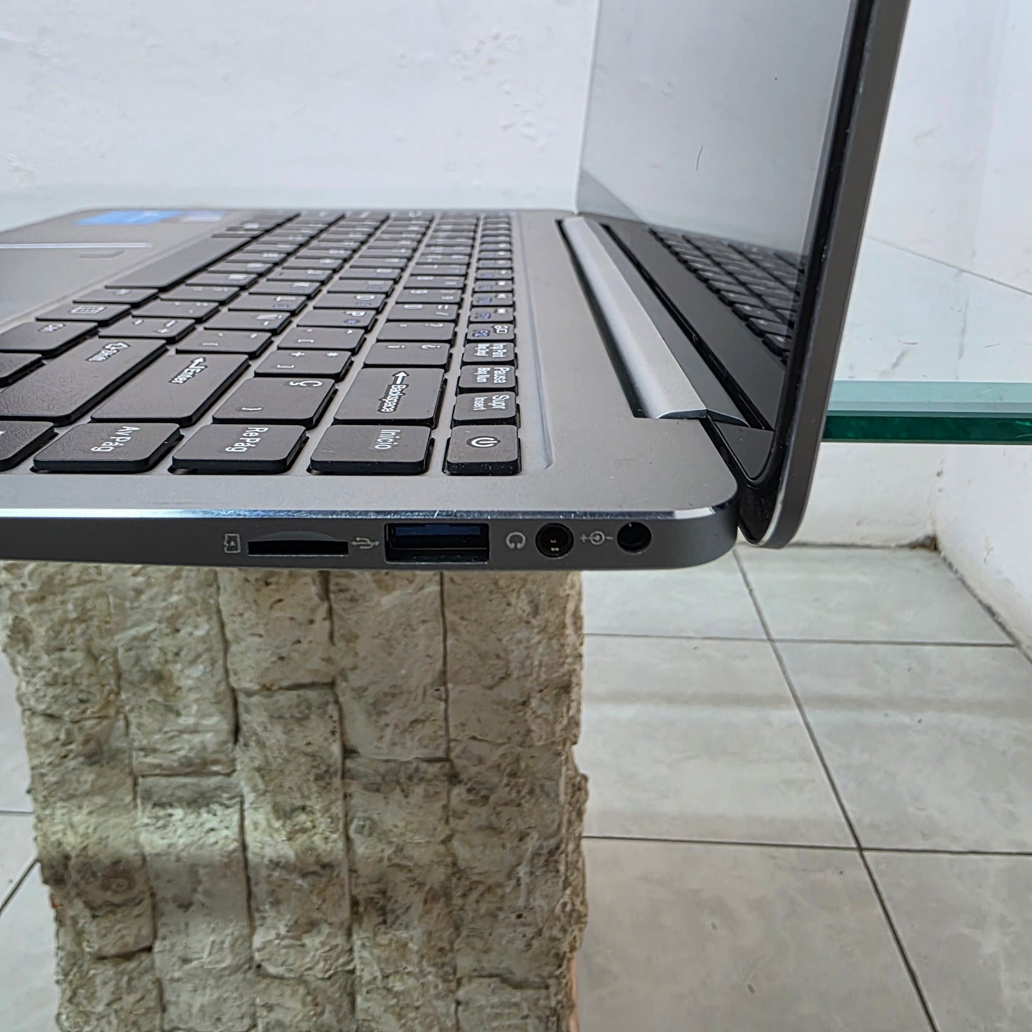 Laptop LANIX Neuron X