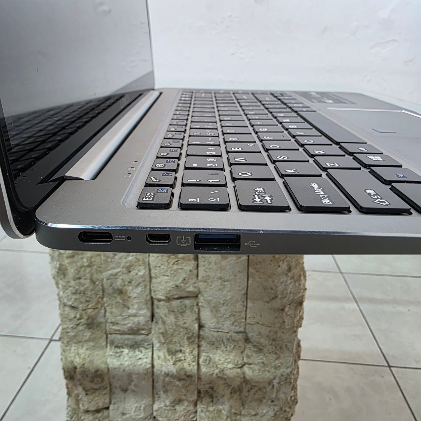 Laptop LANIX Neuron X